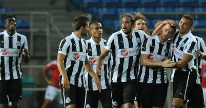 Taylor (2nd r): Celebrates the winner